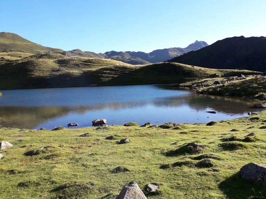 Zone plate pour le bivouac en bordure du Lac d'Ourrec