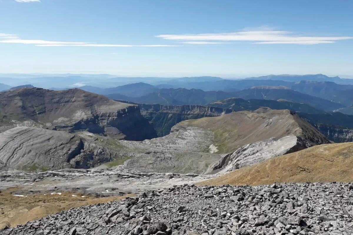 Canyon d'Ordesa creusé dans la montagne depuis la brèche de Roland